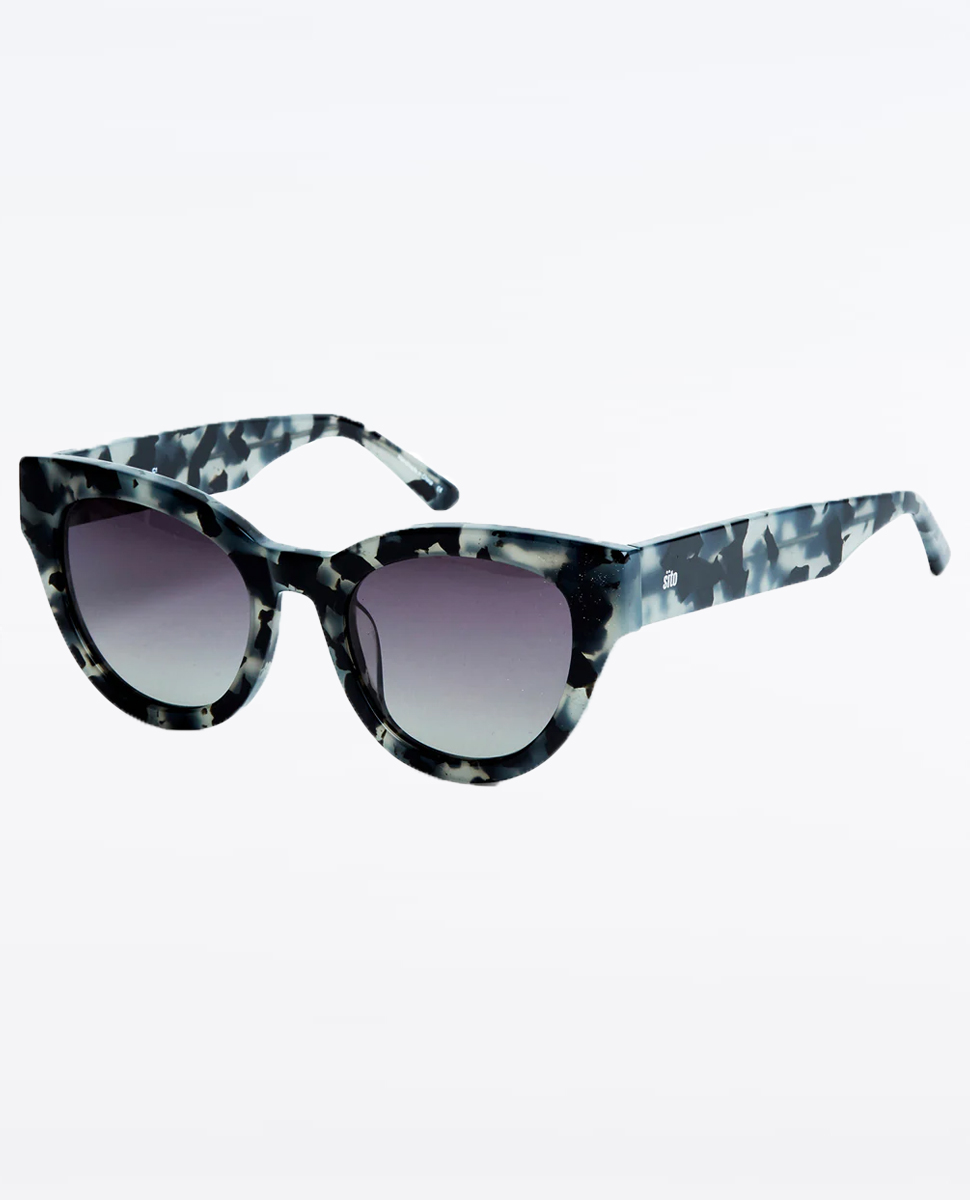 Soul Fusion:Black Tort/Smoke Grad Sunglasses