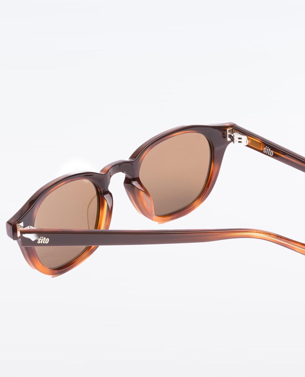 Elio:Tan Gradient/Brown Polar