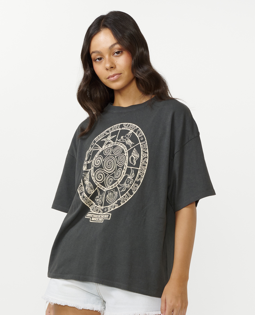 Souvenirs Heritage Tee