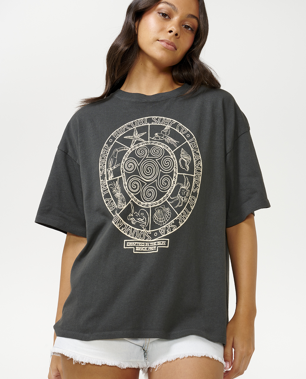 Souvenirs Heritage Tee