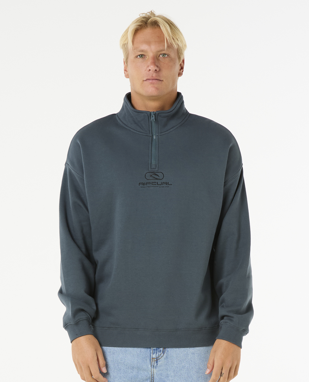 Pill Icon 1/4 Zip Crew - Washed Blk